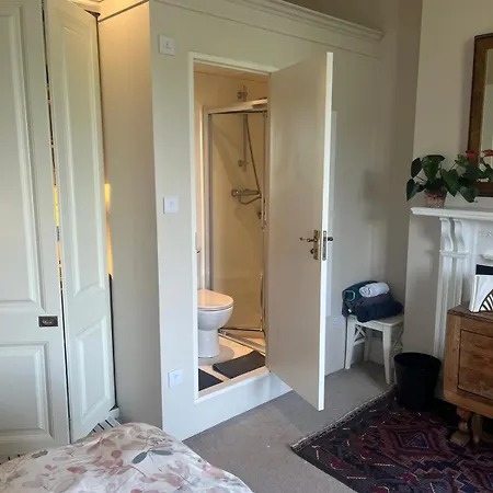 Apartment Bushy Park Road *