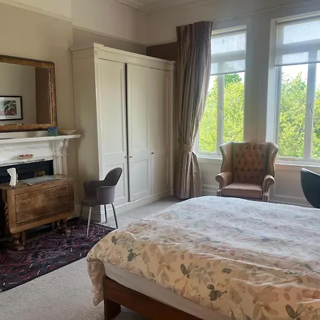 Bushy Park Road Apartment